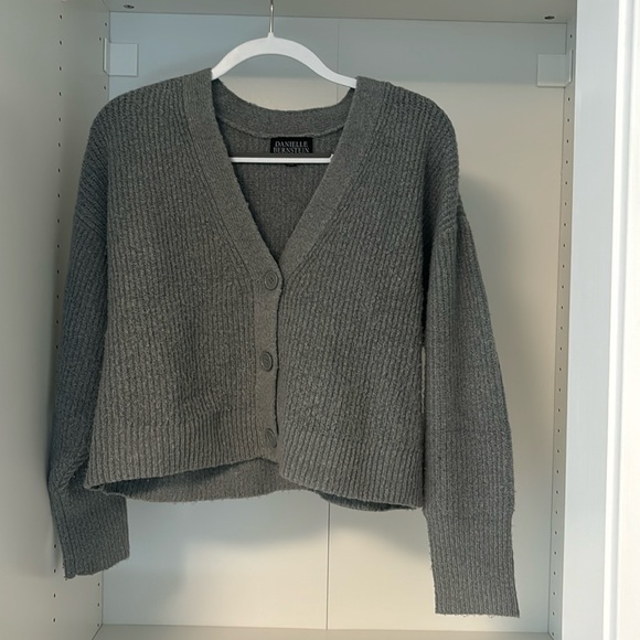 Danielle Bernstein cardigan sweater - Picture 1 of 4